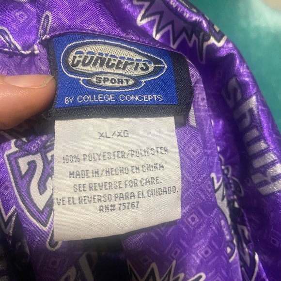 College concepts: KINGS button down - Picture 5 of 5